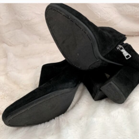 Prada Suede Ankle Boots (Gorgeous and Classy) - Picture 4 of 10